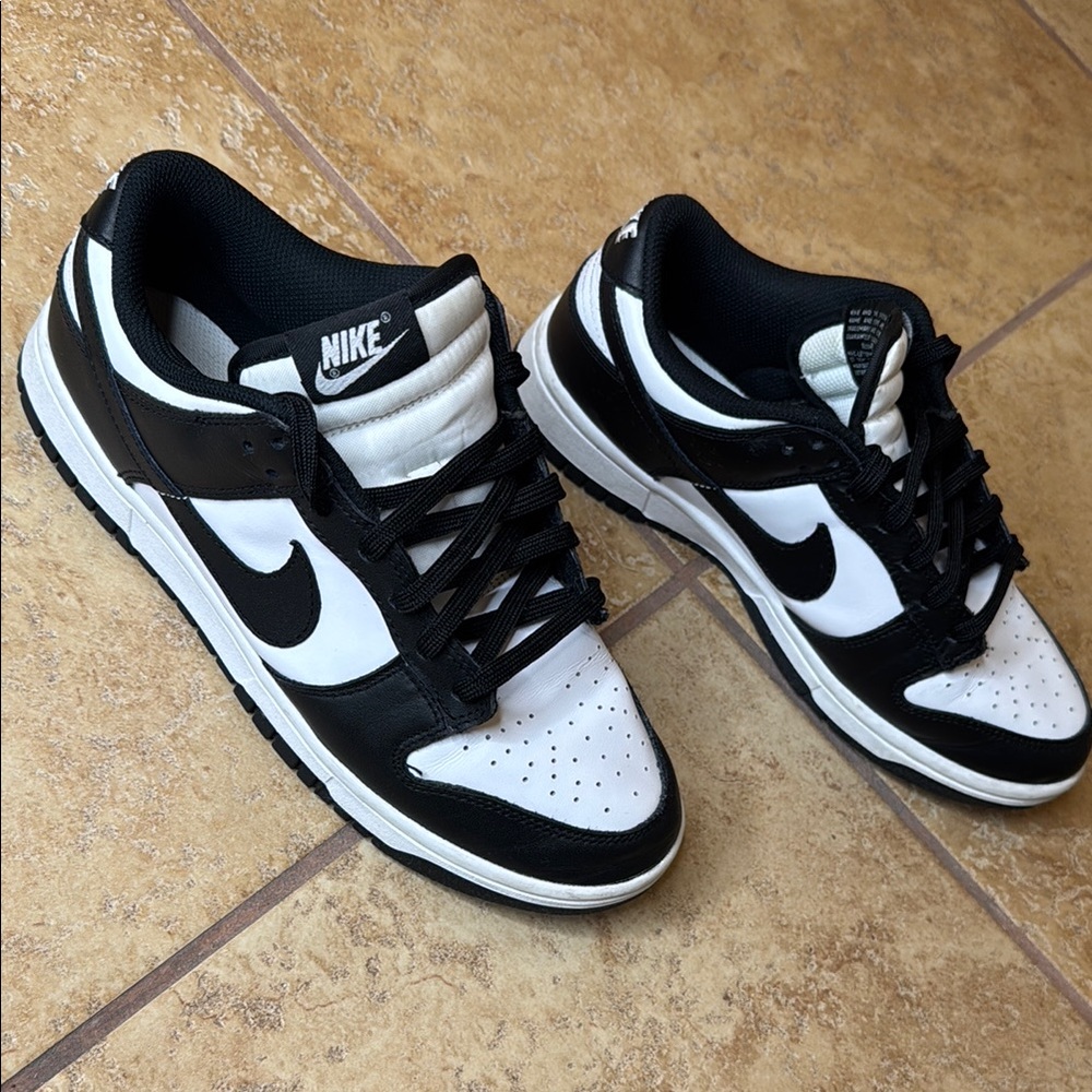 Nike dunks low panda
